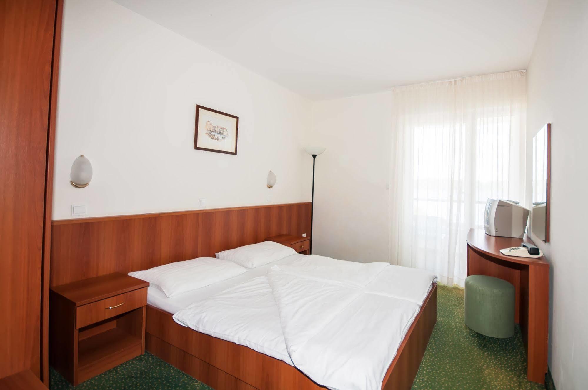 Lavanda Hotel Bozava
